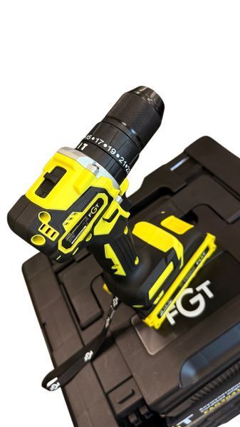 Аккумуляторный шуруповерт FGT CD255M (4.0 Ач х2, зарядное устройство) в сумке