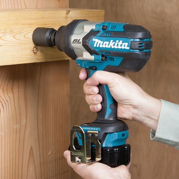 Акумуляторний гайковерт Makita DTW1002RTJ (2 х 5.0 Аг, зарядний пристрій) DTW1002RTJ, FGT